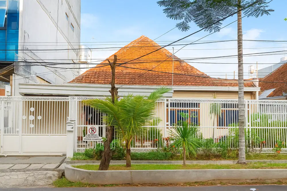 BEST LOC! Rumah klasik Sayap Riau A yani Bandung