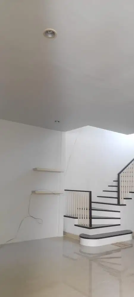 Rumah wiyung dekat graha family pakuwon indah citraland