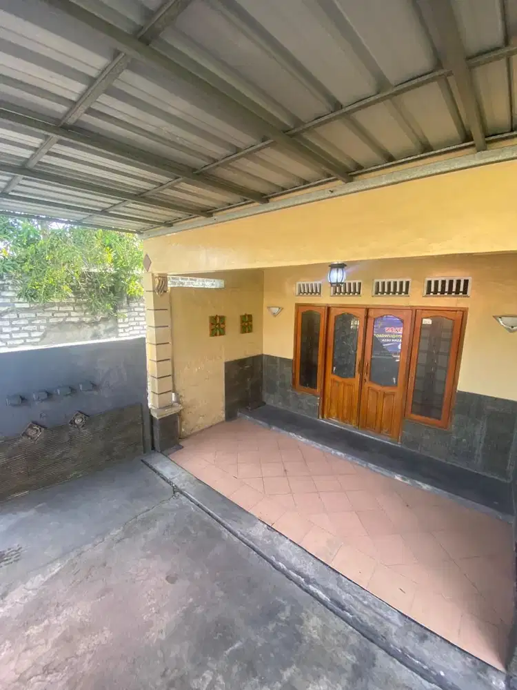 Rumah siap huni di jalan utama Kapten Syafiri Bangkalan luas 233m2