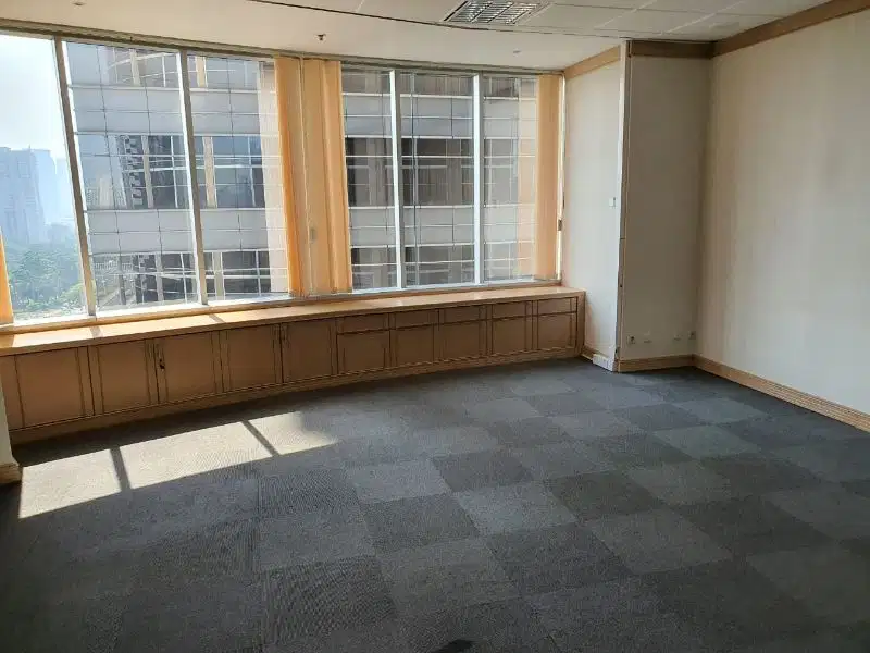 Di Sewa  Office Building Menara Sudirman.