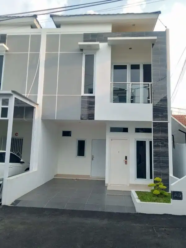 JUAL RUMAH 2 lantai PISANGAN BARU Moderen nyaman dan aman