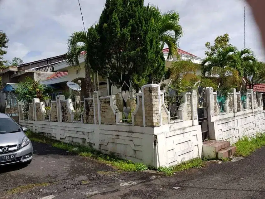 Dijual rumah bagus sudut Perumahan Wenang Permai 2