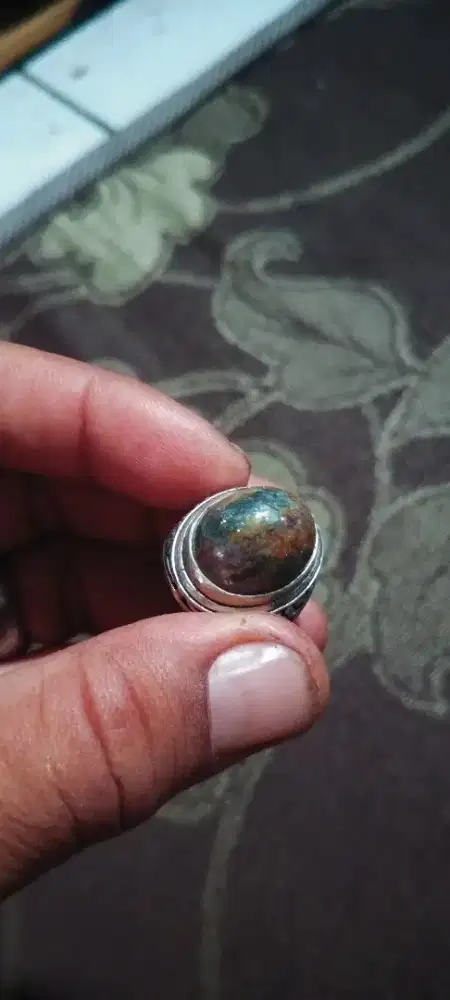 Dimaharkan cincin batu lapis benoa emas