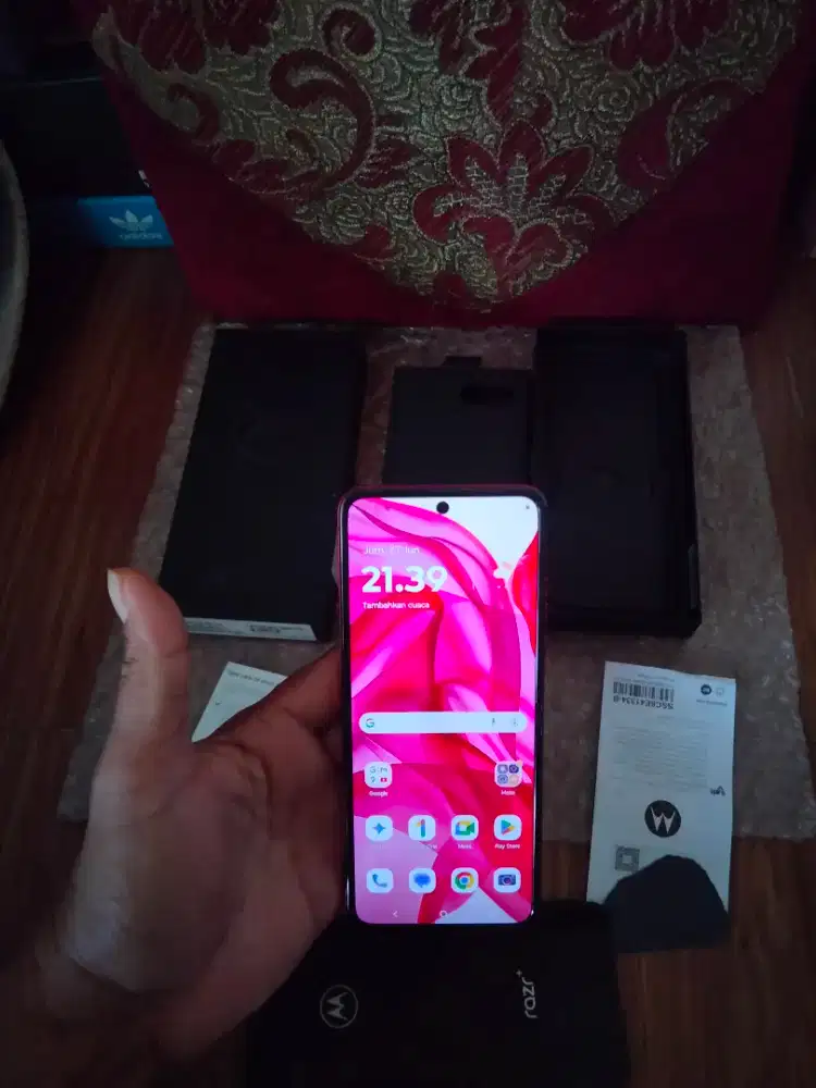 Motorola RAZR + 2024 Ram 12/256 Gb Fullshet Beacukai TT Hp Lain