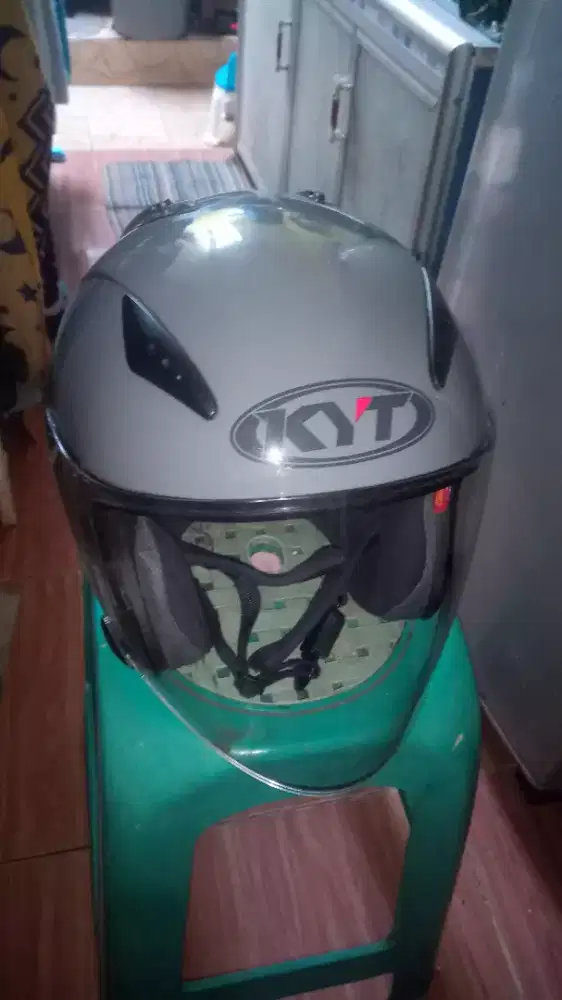Helm KYT gorila grey 2 visor