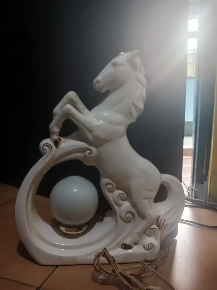 Lampu Kamar Tidur Pajangan Kuda
