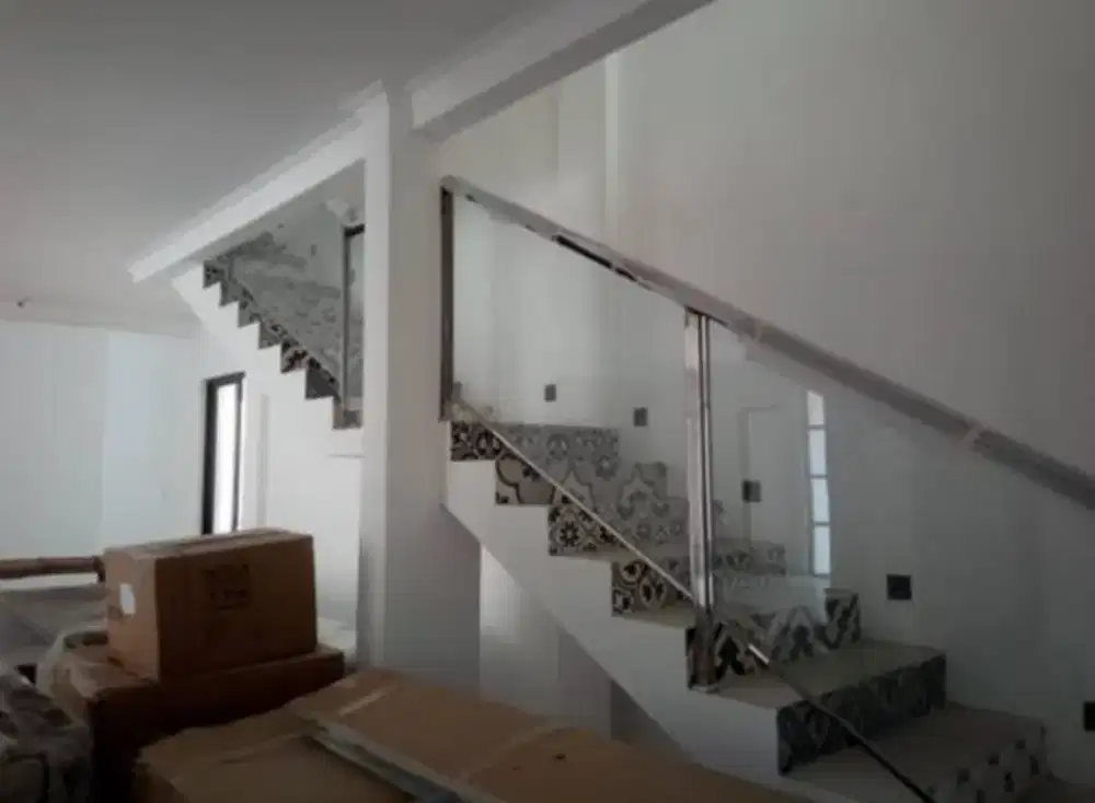 Reling stainless kaca minimalis