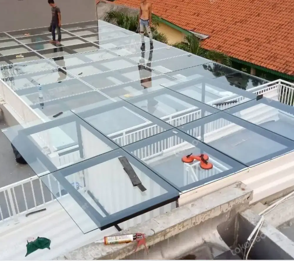 Kanopi kaca minimalis