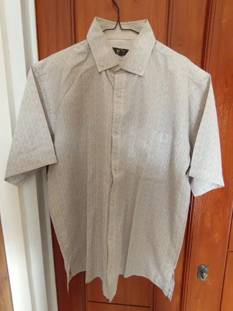 Kemeja Putih Motif Cole