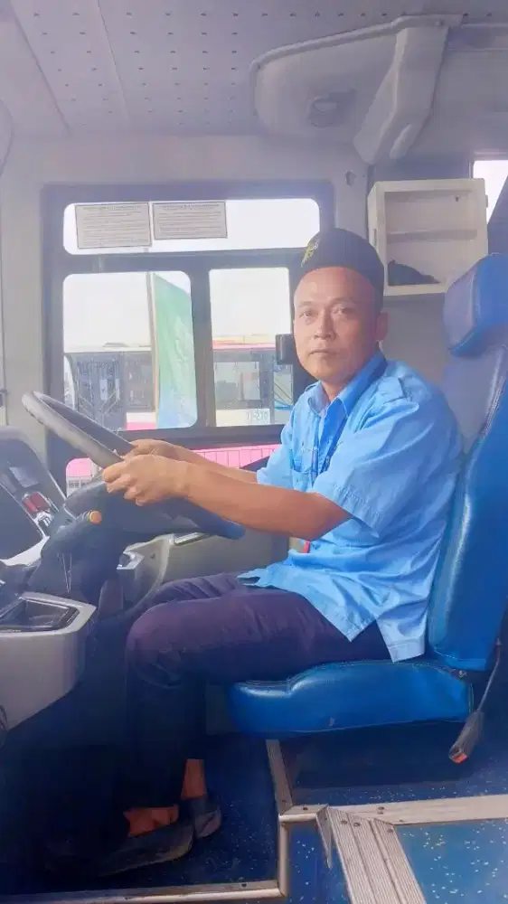 Mencari pekerjaan sebagai supir sim 2 umum.