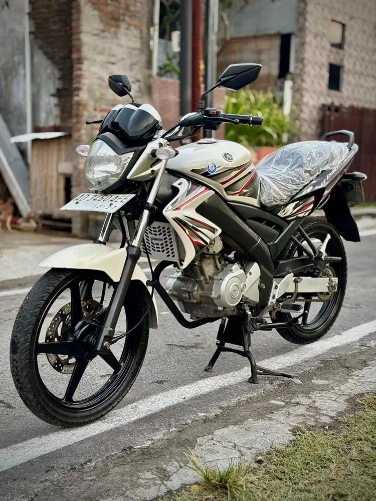 VIXION 150 OLD WHITE BLACK AD Siap Gass