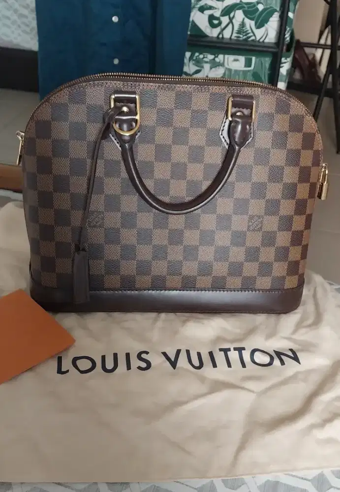 Tas LV masih dalam kondisi bagus , 95%