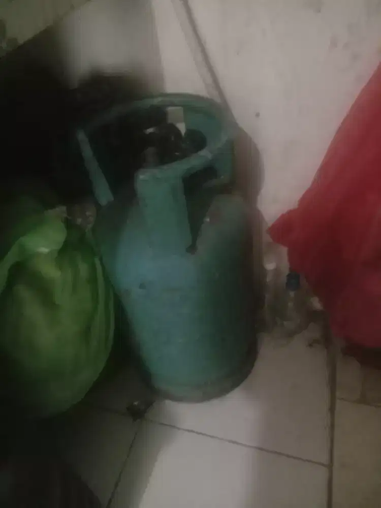 Di jual tabung gass biru 12 kg 200 ribu tanpa isi