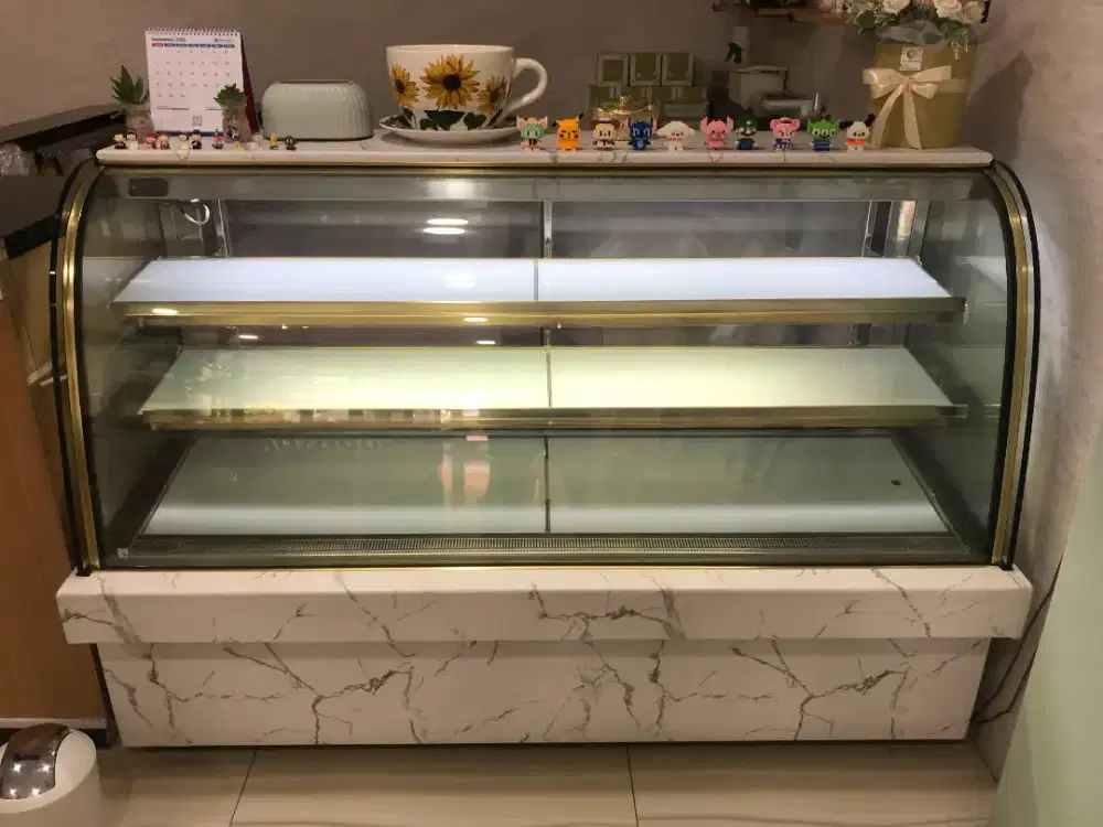 Cake showcase chiller