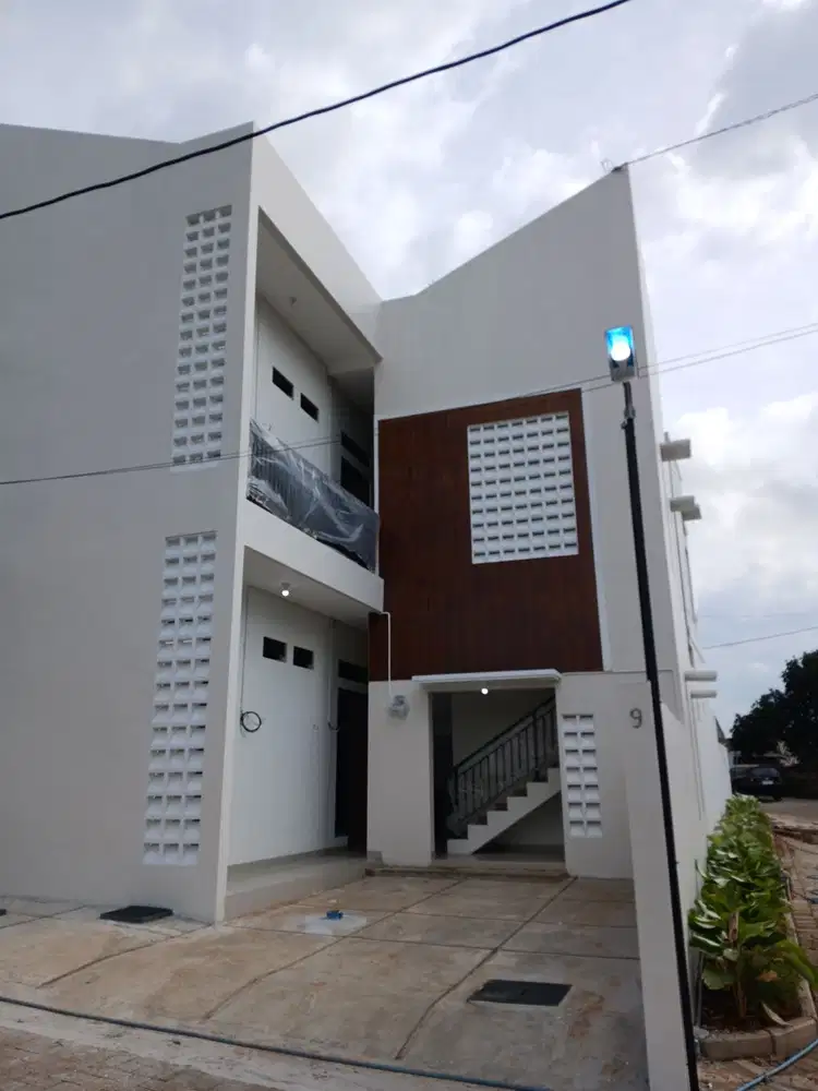 RUMAH KOST 10 KAMAR DENGAN  KAMAR MANDI DALAM LOKASI DEKAT UNDIP DI DALAM CLUSTER MULAWARMAN