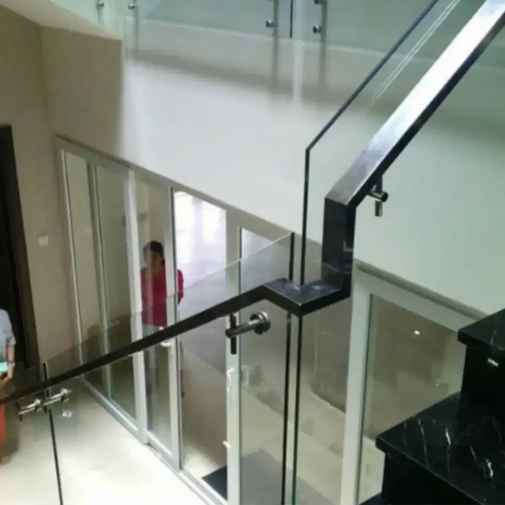 Balkon dan Reling stainless kaca