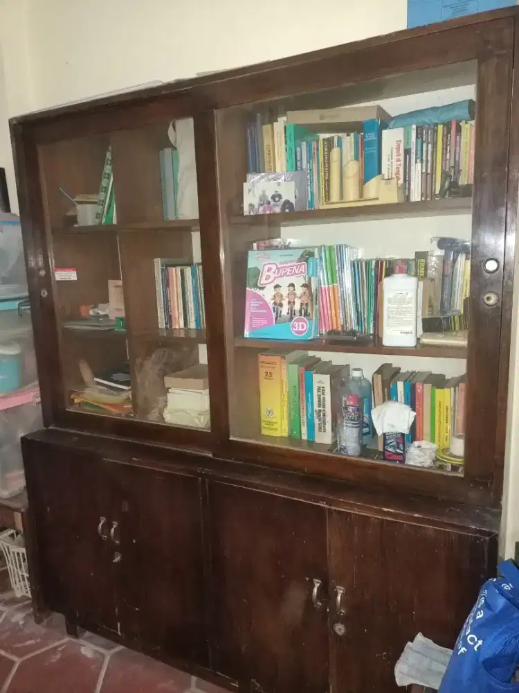 Lemari antik warisan ortu