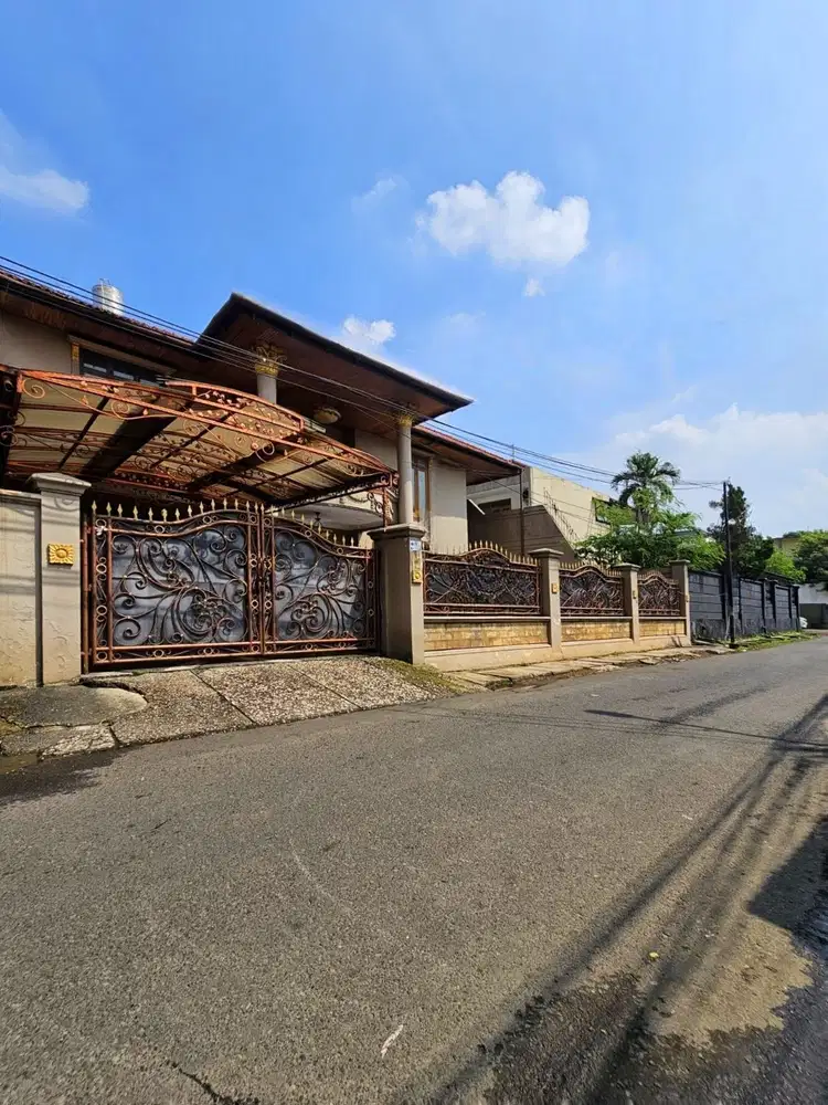 Rumah Cipete Selatan - Kemang Area Dijual. NEGO ABIS! Lokasi Ciamik