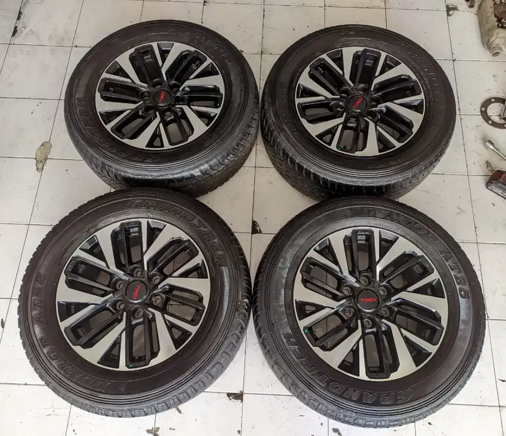 R18 Original Fortuner TRD+Ban Dunlop 80%