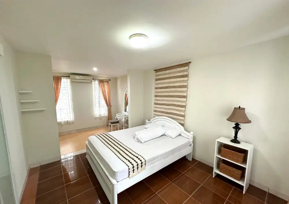 DISEWA RUMAH TAHUNAN PREMIUM FURNISHED 2 LANTAI MEDITERANIA SENTUL CITY