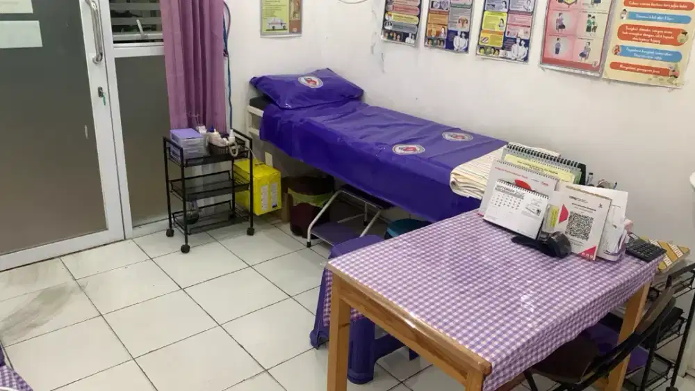 DIJUAL CEPAT Perlengkapan Usaha Praktek Klinik Bidan / Dokter