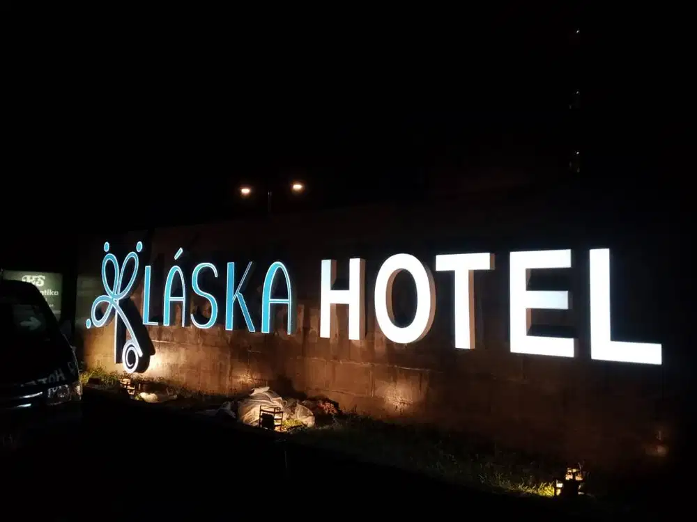 Huruf timbul//papan nama//reklame//acrylic//neon box//murah