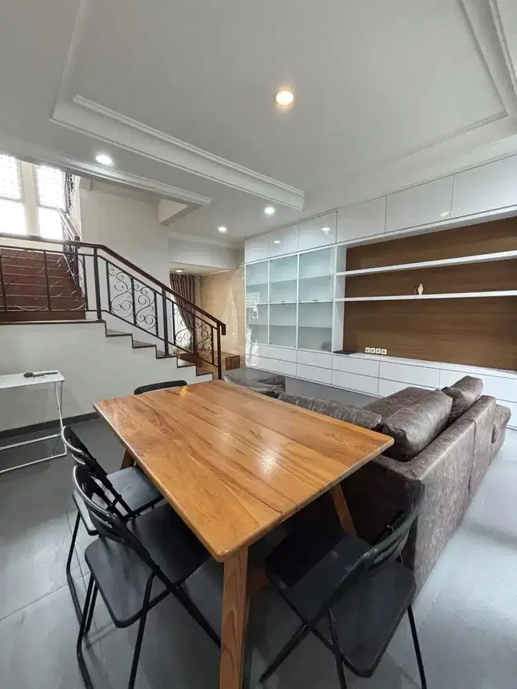 Rumah 2 Lantai Full Renovasi Greenwich Sheffield Gading Serpong BSD City Tangerang Banten AT