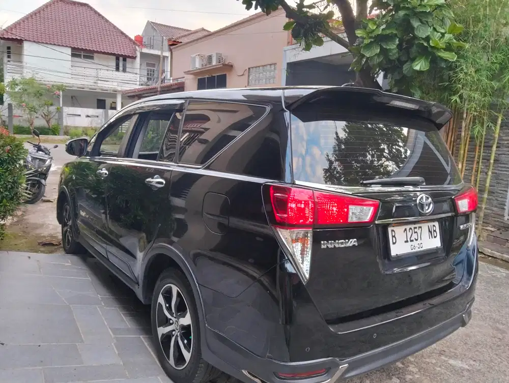 Innova Venturer 2021 matic Bensin