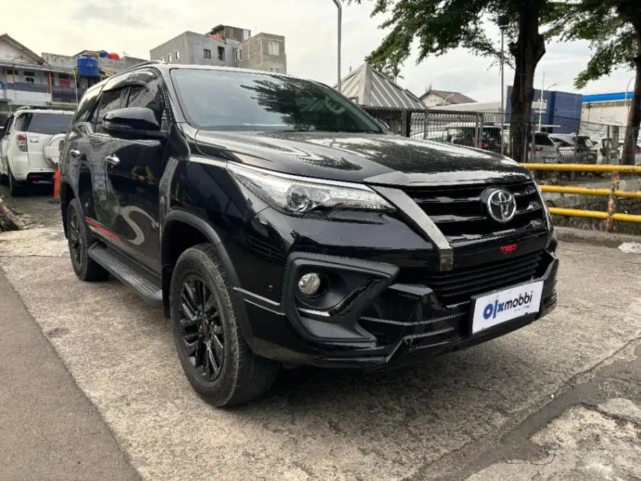 DP 5% Toyota Fortuner 2.4 4x2 VRZ TRD Solar-AT 2020 EJE