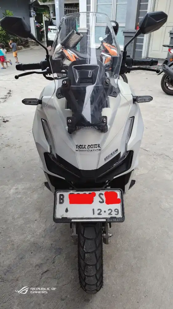 Dijual Honda ADV 160 ABS Putih Mutiara Desember 2024