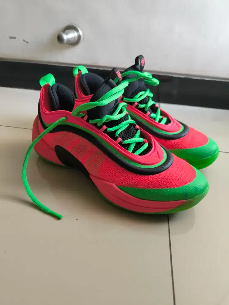 Sepatu basket adidias don issue 6 size 9 original