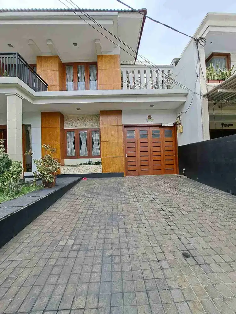 Disewakan Rumah Mewah Full Furnished, Nyaman Asri di Pondok Indah