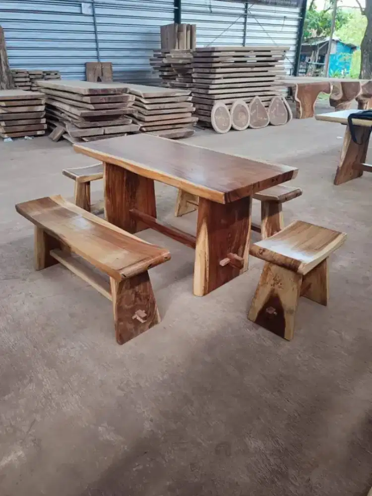 Meja makan sate kayu trembesi solid