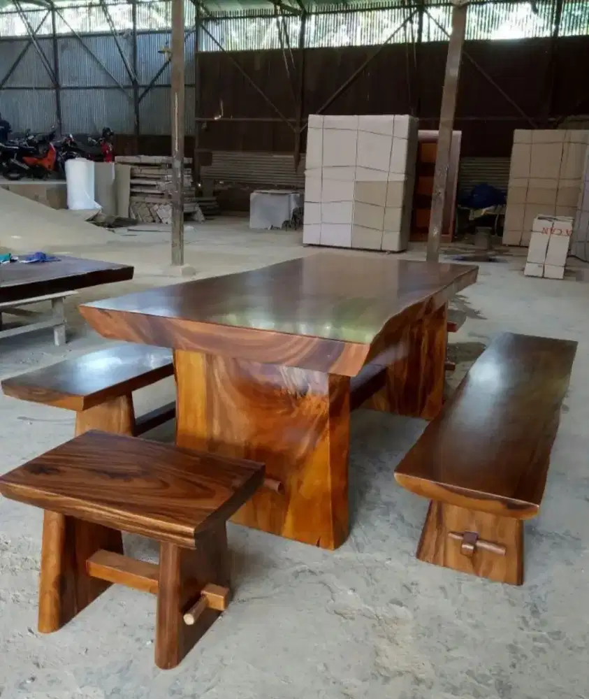 Meja makan sate kayu trembesi