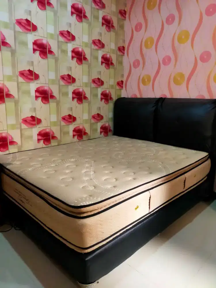 Dijual Tempat Tidur (Divan + Springbed)