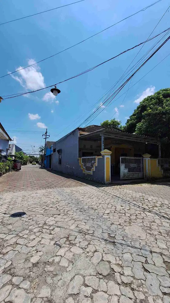 Rumah Dekat Kampus Tanah Luas