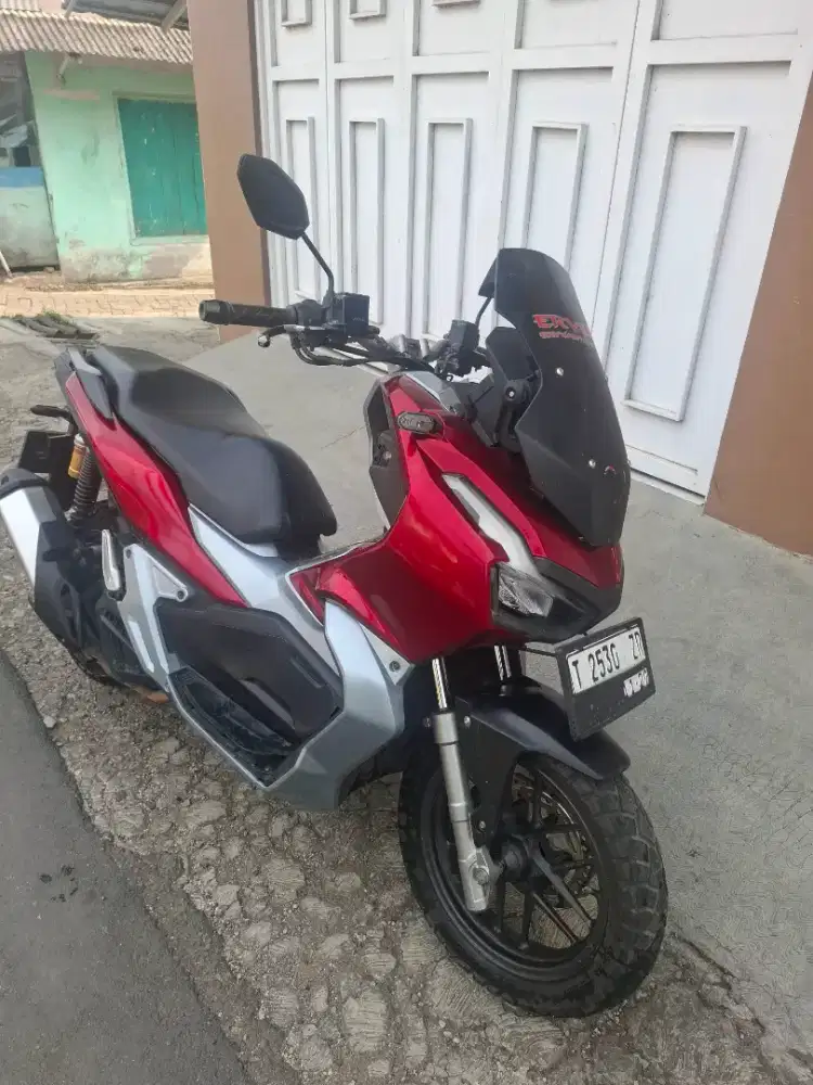 Honda ADV 150 red