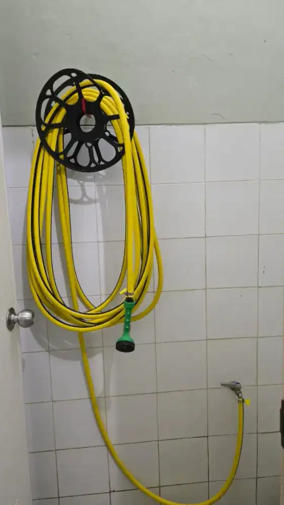 Preloved Tidy Selang Ultra Flexible ½

. Panjang 17m lebih 40cm