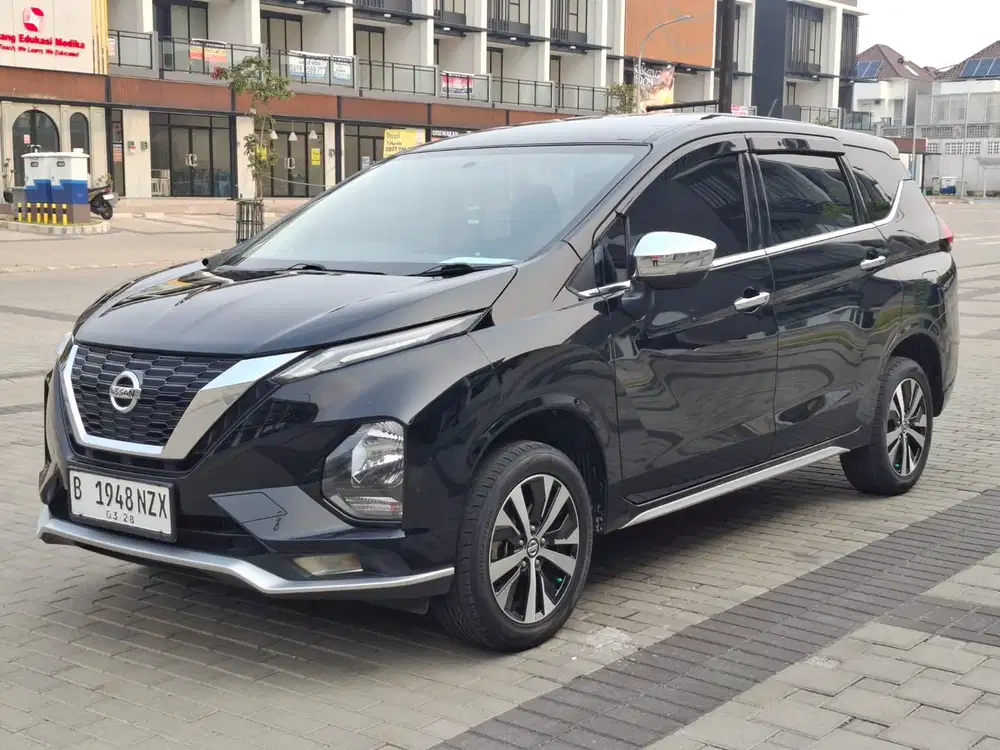 Nissan Livina VL 2022 KM 48 rb hitam