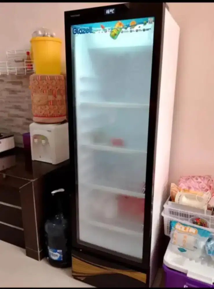 Showcase Polytron Glaze like new