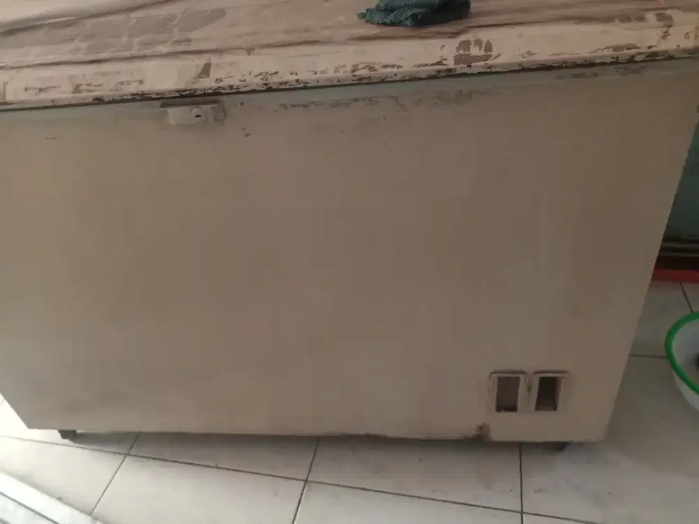 Jual freezer bekas merk Derby