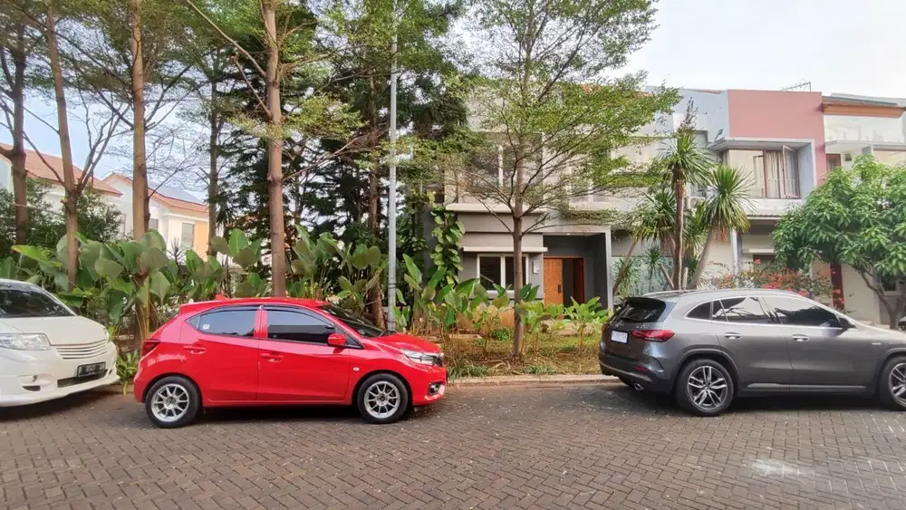 Dijual Rumah Hook Dikelilingi Taman di JGC Jakarta