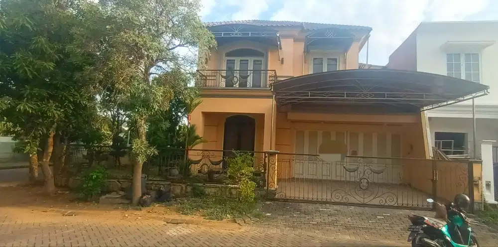 Rumah hook surabaya, wisata bukit mas wiyung dekat pakuwon royal residence citraland menganti green lake