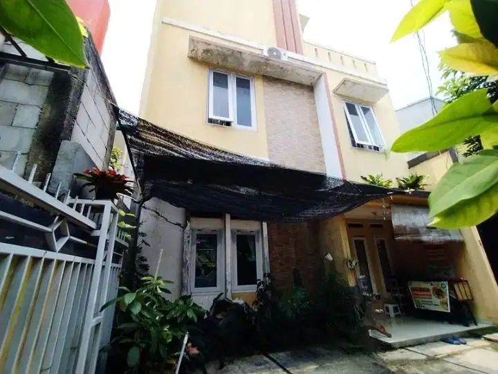 RUMAH 3LT NEMPEL MESJID DI TANAH BARU DEPOK, DEKAT TOL KUKUSAN, KAMPUS UI, STASIUN DEPOK