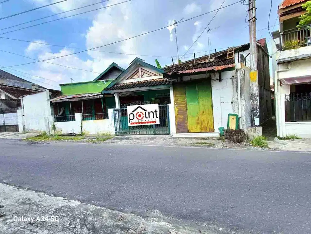 Tanah ada bangunan Tengah Kota dekat Tirtonadi RS Brayat dan Manahan