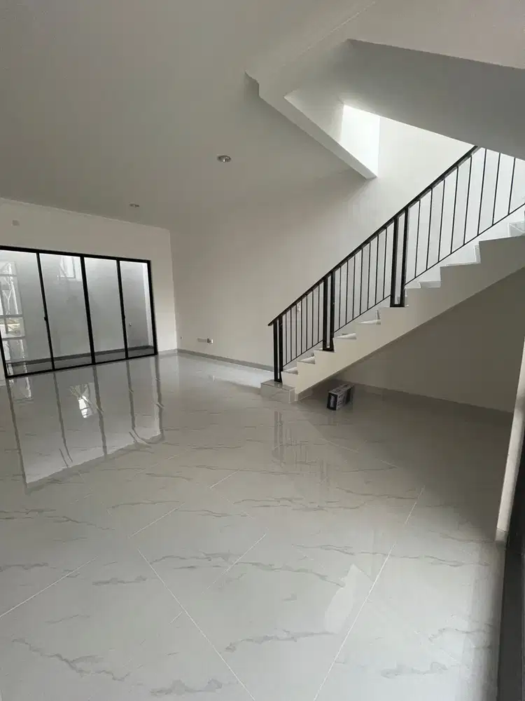 sewa rumah villa pasir putih PIK 2 uk 8x15m kosongan