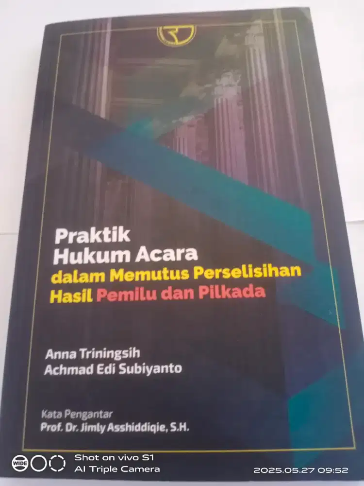 Buku praktik hukum acara