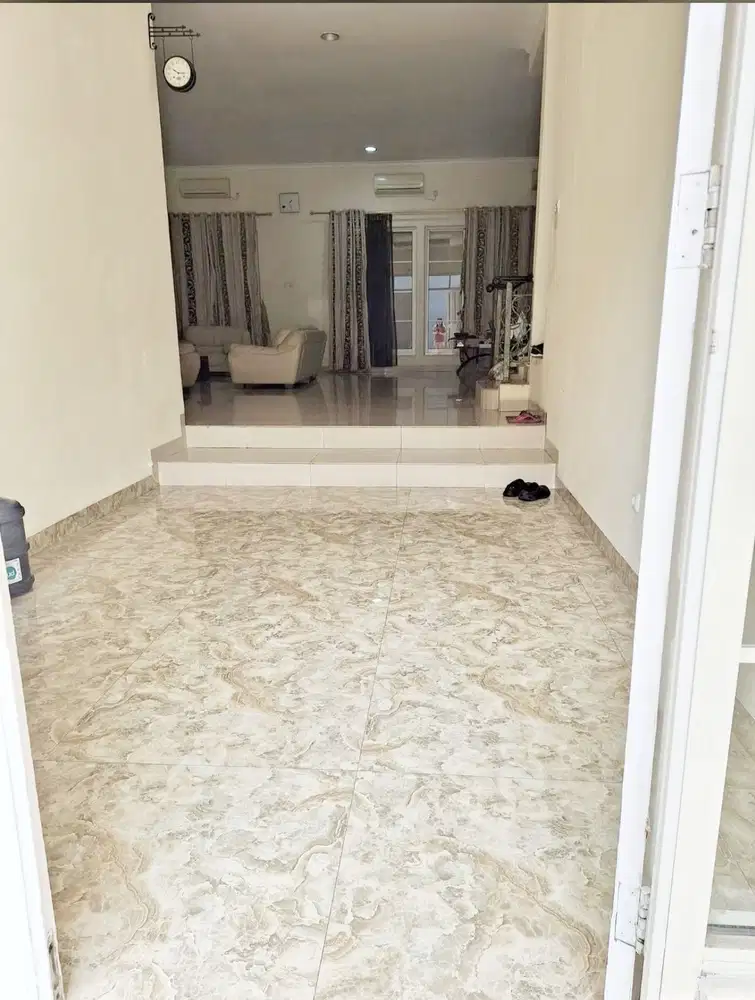 Rumah Mewah Cluster Depan PIK 1 Siap Huni Harga Nego