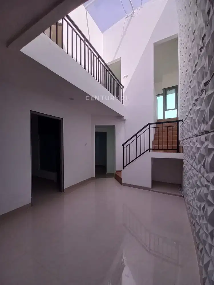 Rumah 3 Lantai Ada Rooftop Di Griya Pancoran Mas NS0236
