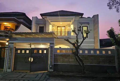 RUMAH MEWAH PANTAI MENTARI